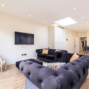 https://villa-south-park.cambridgehotelsuk.com